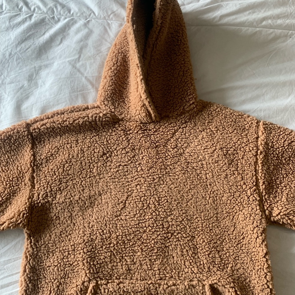 Kangaroo pocket drop shoulder hoodie